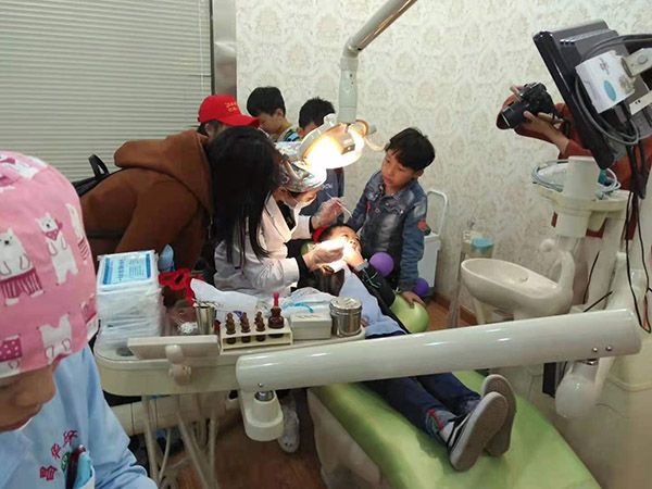 小记者口腔体检